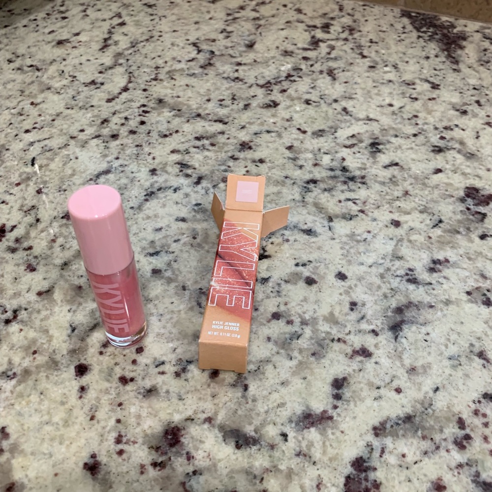 Kylie high gloss lip gloss